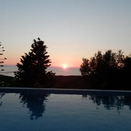Green Villa Aparthotel Agios Nikitas