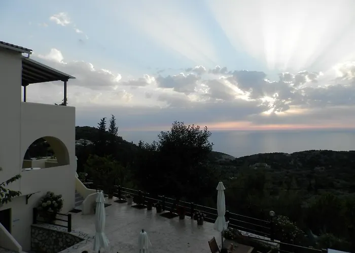 Green Villa Aparthotel 4*